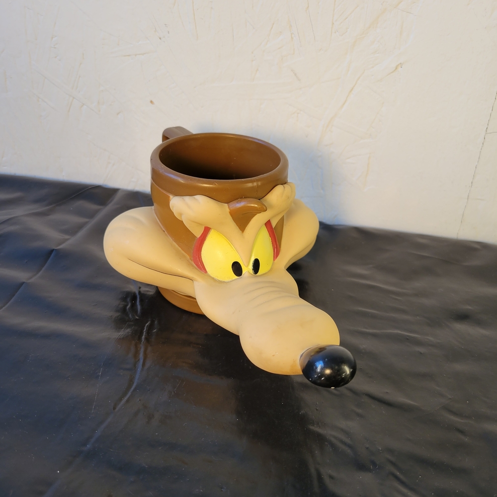 Warner Bros. Wile E. Coyote Looney Tunes 1993 Plastic Figural Mug 12 fl oz - Picture 3 of 10